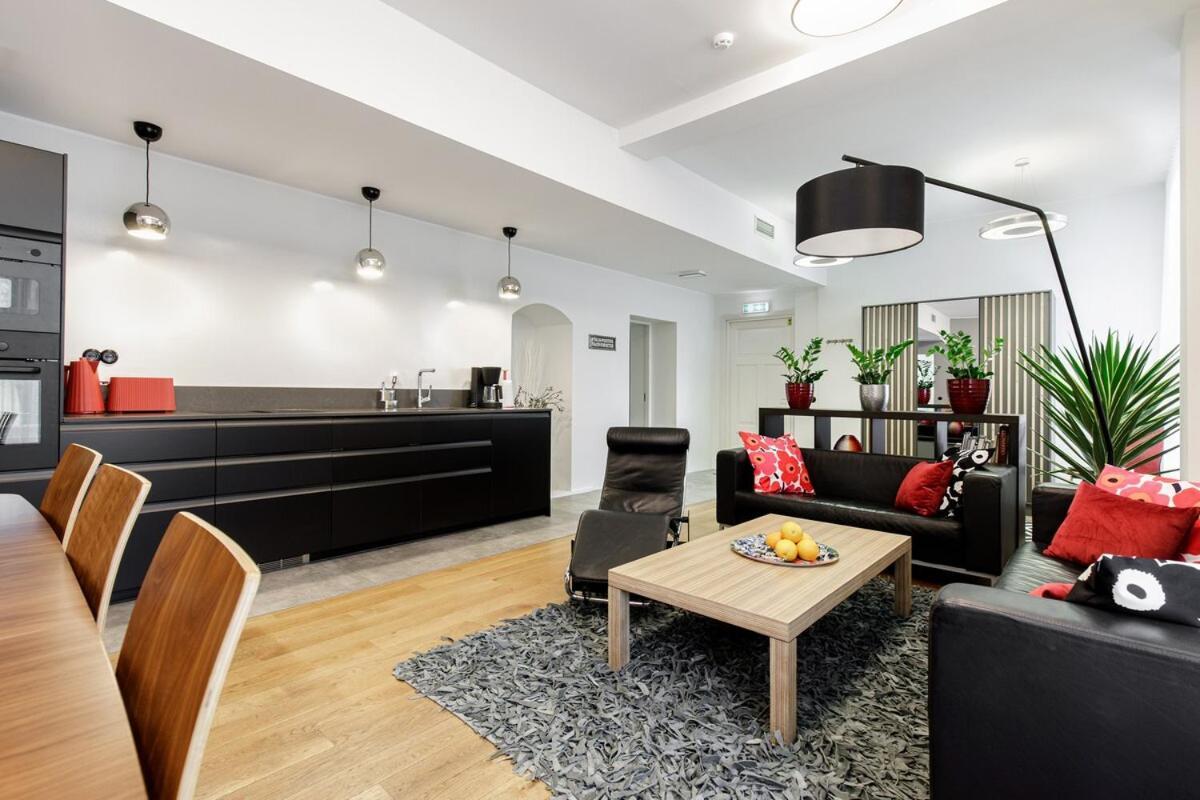 Center, 125 M2, 3 Bedroom Sea & Old Town View